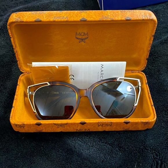 Brand New MCM Unisex 57mm Cat Eye Sunglasses with MCM Cloth and Care Booklet - Picture 10 of 11